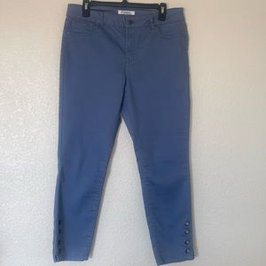 d. Jeans Capris
